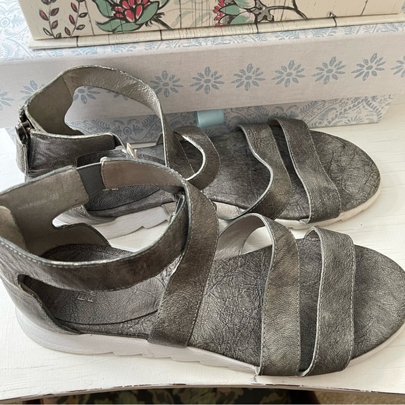 Eileen Fisher sandals - Picture 6 of 6
